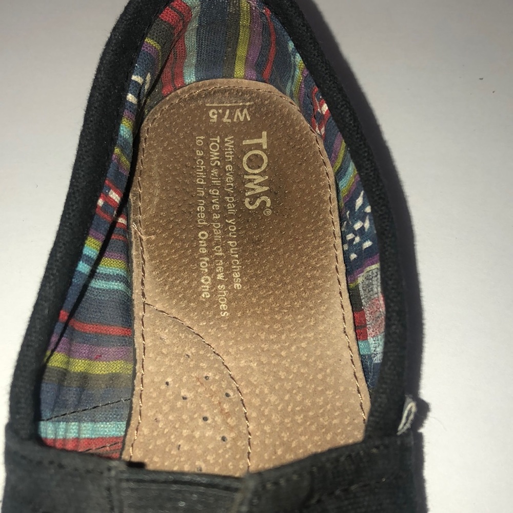 Toms - Picture 3 of 5